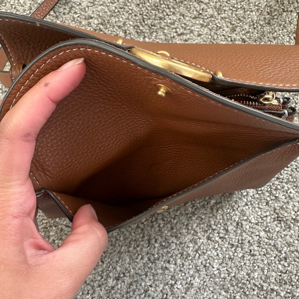 Tory Burch Tan Leather Crossbody Bag with Gold Accent - Picture 2 of 10